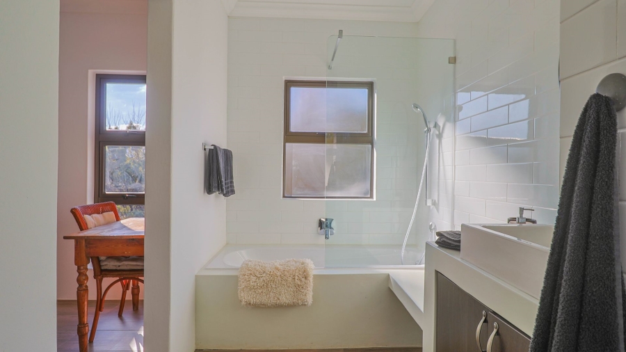 3 Bedroom Property for Sale in The Coves North West